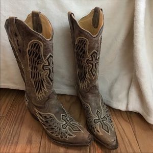 Corral boots - snip toes with cross and wings
